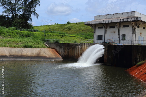 sluice dam