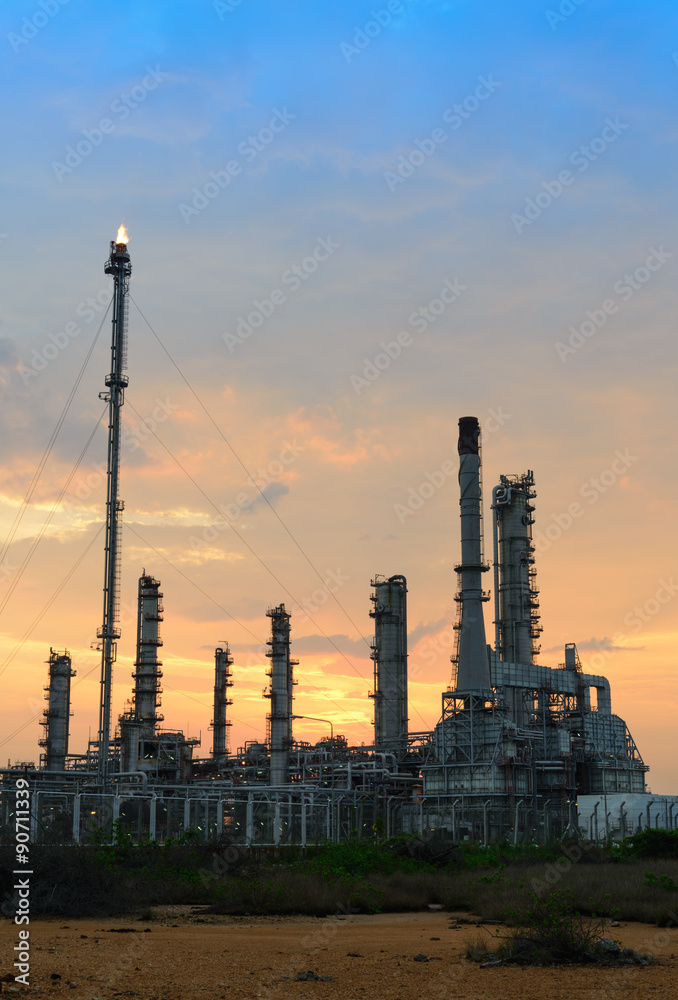 Fototapeta premium Oil refinery at sunrise