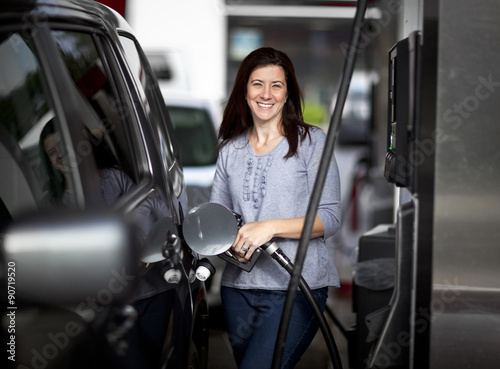 Canvas Print Woman at gas station