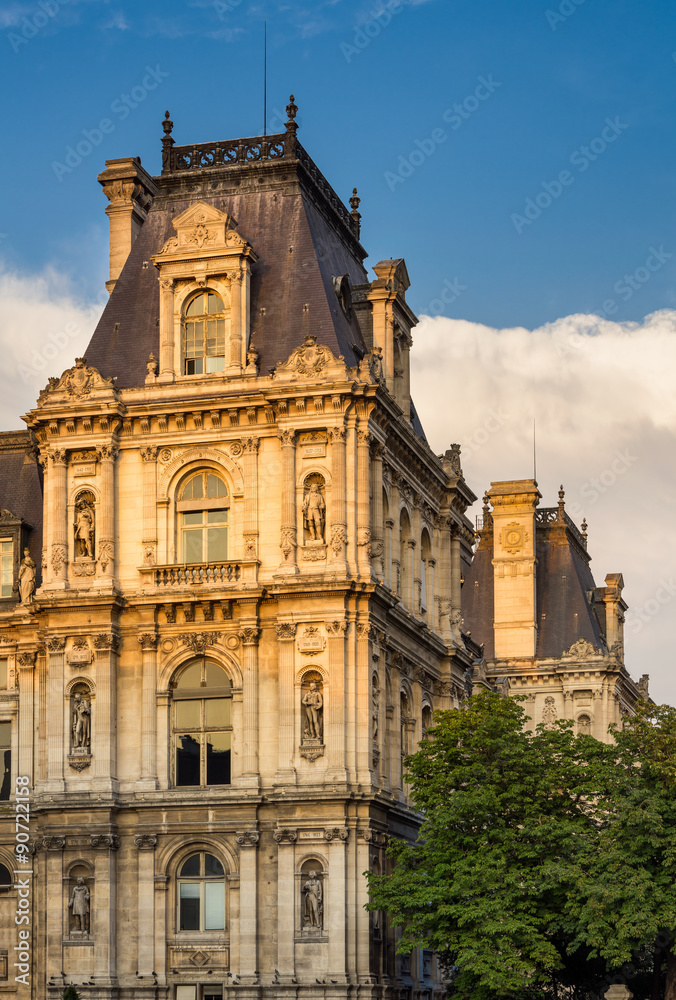 Detail of Renaissance Revival facade of Paris City Hall, in the 4th arrondissement, on the Left Bank, France. Statues recognize historically important Parisians.