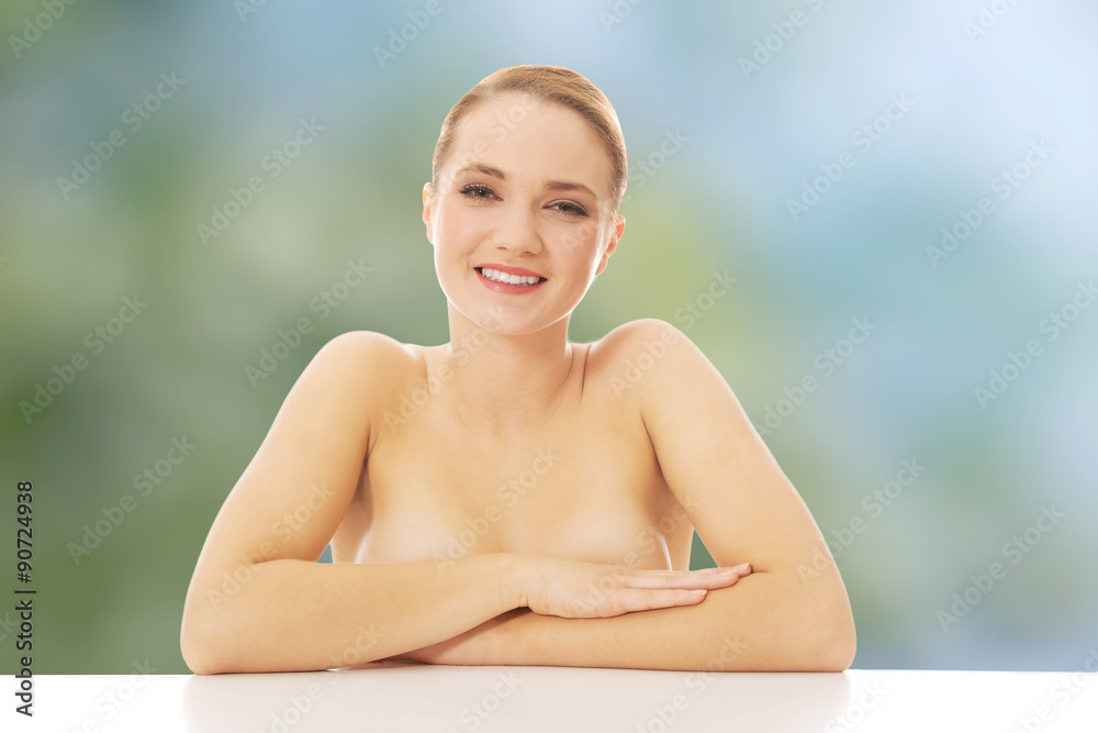Obraz premium Beautiful young spa woman by a desk.