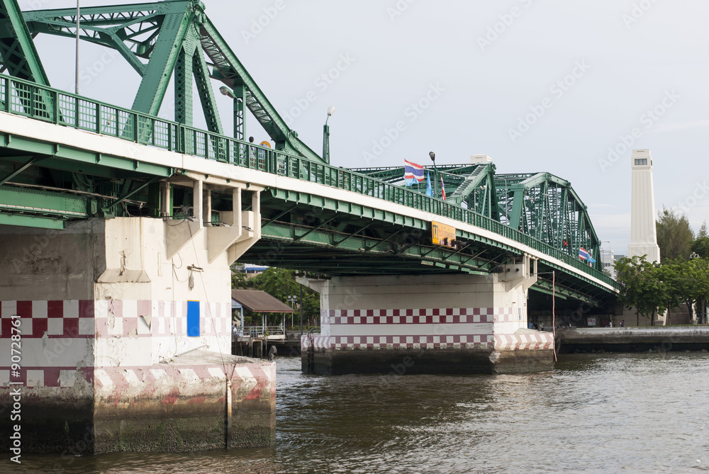 Obraz premium Memorial Bridge, Phra Phuttha Yodfa Bridge, bascule bridge on Chao Phraya River, Bangkok, Thailand