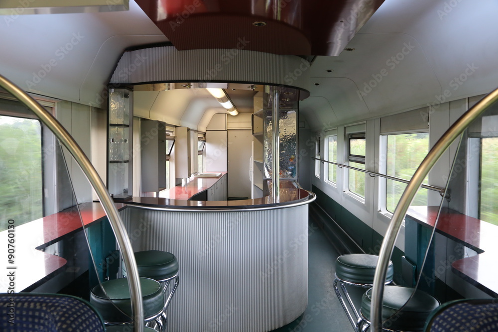 Obraz premium Pusty samochód w formie bufetu