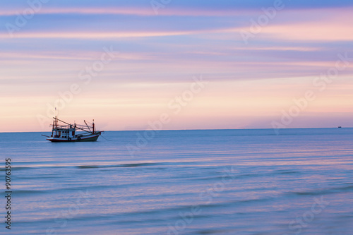 Alone Boat in the sea © tatomm