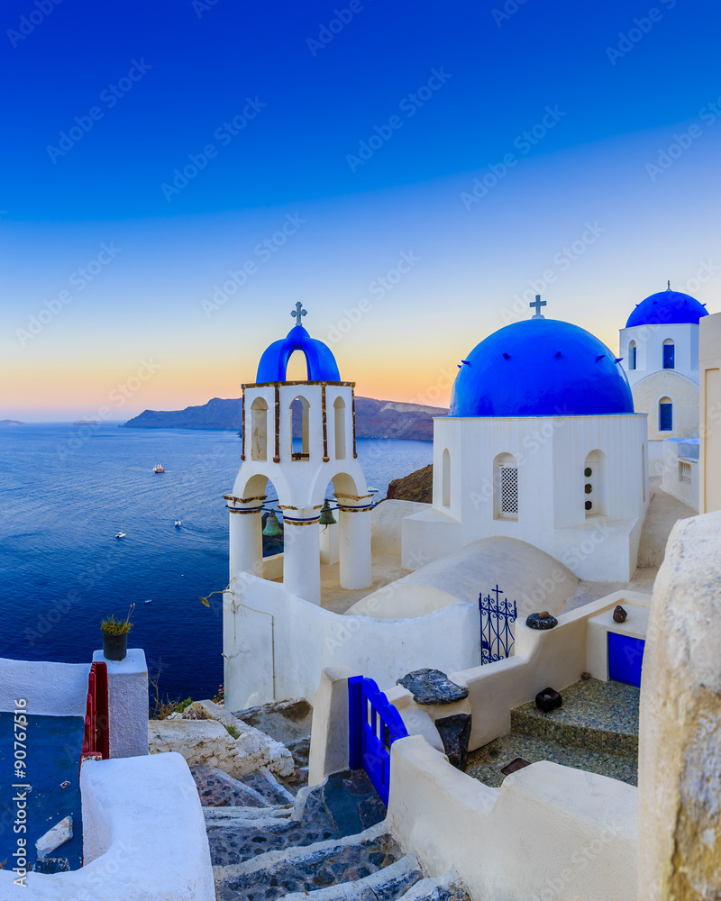 Naklejka premium Santorini, Grecja - Oia przy zmierzchem