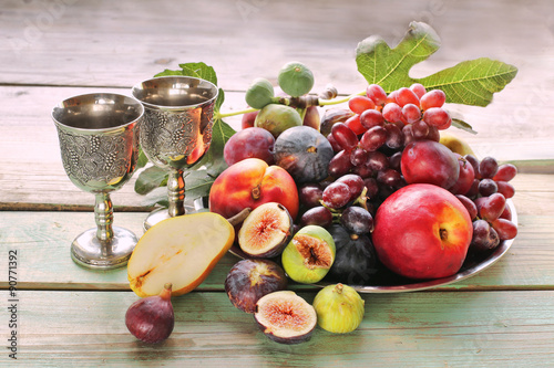 Fototapeta Naklejka Na Ścianę i Meble -  Assorted fruits on metal plate with cups 