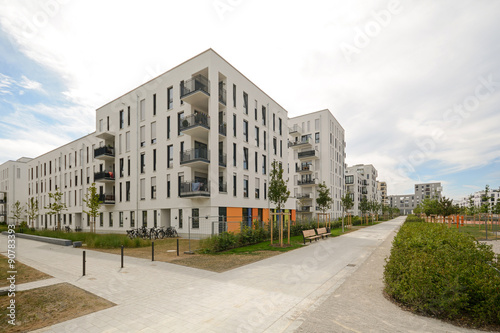 Wallpaper Mural Neubau Wohnanlage - Wohnungen in der Stadt  Torontodigital.ca