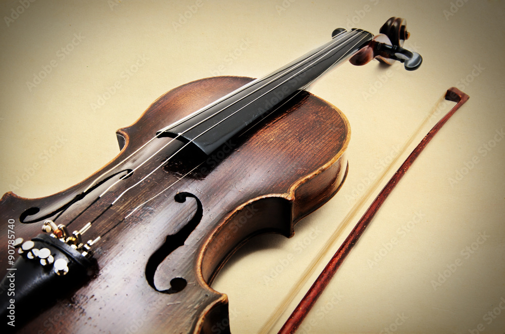 Fototapeta premium Classic violin on grunge paper texture.