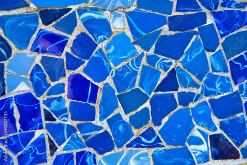 Fotografia Detail of bright blue ceramic mosaics, Parc Guell