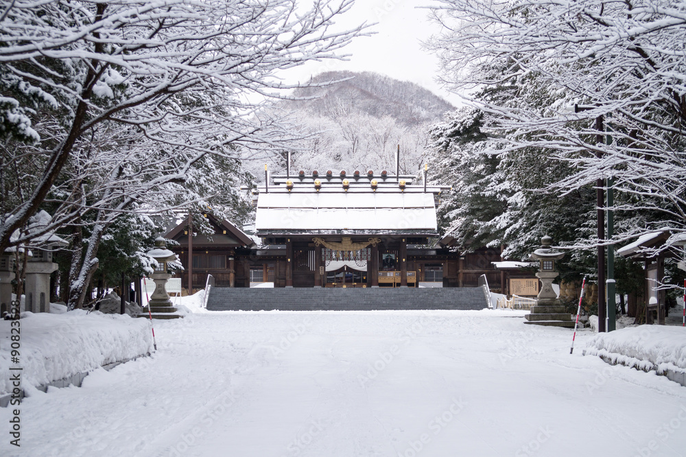雪の中の北海道神宮 Stock 写真 | Adobe Stock