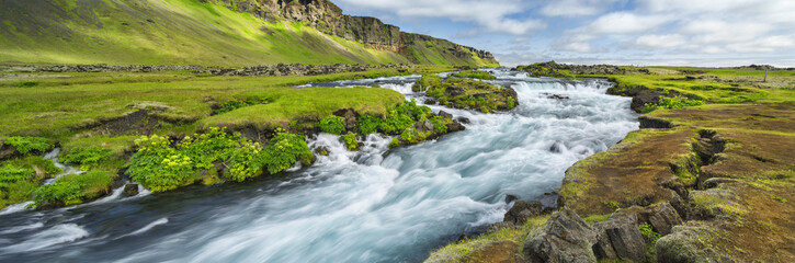 Papier peint photo Rivière Rivière puissante d'Islande au courant fort  © sergejson