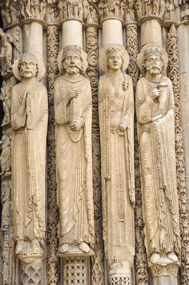 Statues-colonnes, Portail Royal, gothique primitif, Cathédrale de Chartres,  France Photos | Adobe Stock