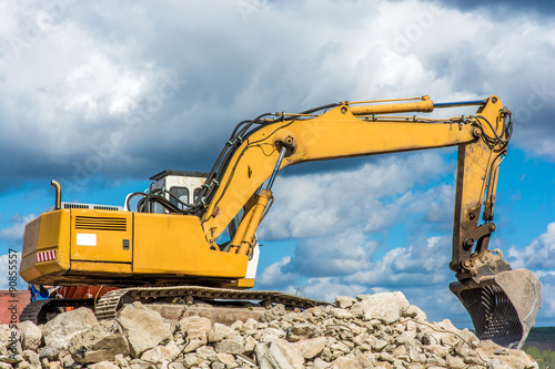 Bagger auf Schuttberg