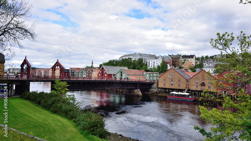 Le vieux pont de Trondheim et les vieux entrepôts, Norvège