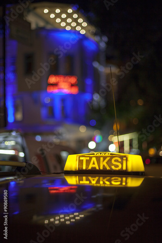 Taxi en la noche de Estambul photo