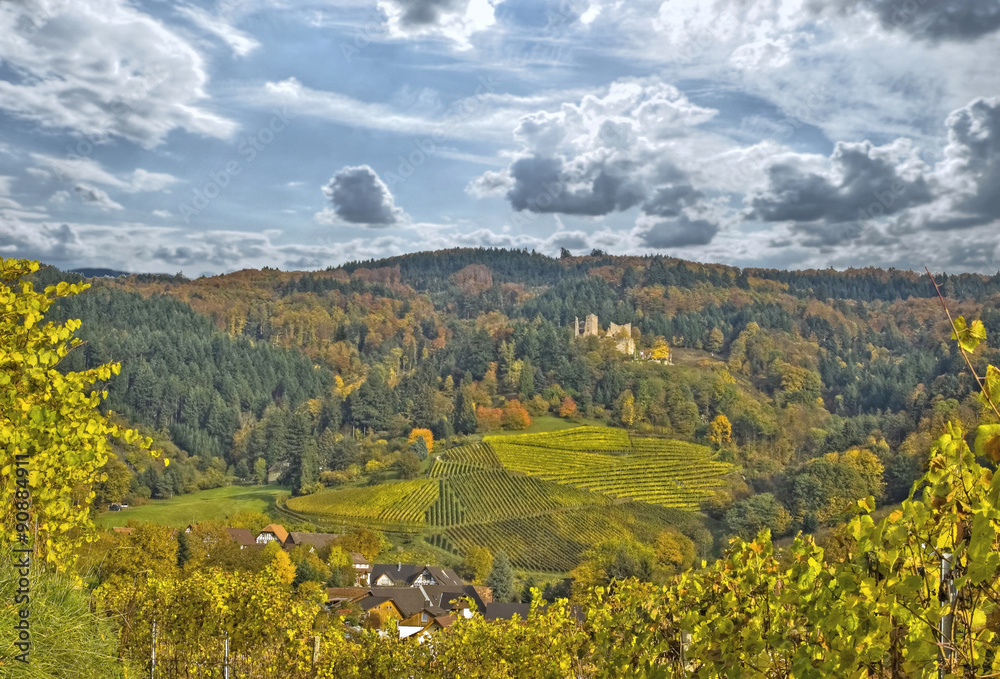 goldener Herbst in Oberkirch mit Schauenburg
