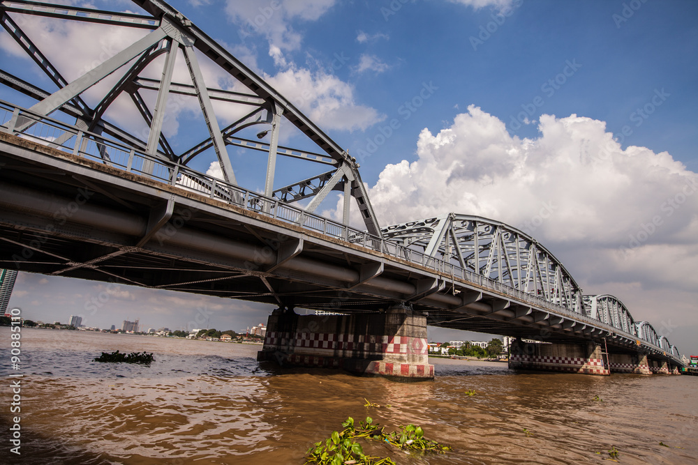 Krung Thon Bridge or Sang Hi Bridge over the Chao Phraya river i Krung Thon Bridge or Sang Hi Bridge over the Chao Phraya river i