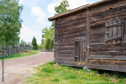 Roadside storagebuilding photo