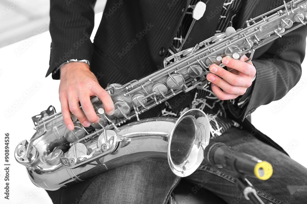Obraz premium musician plays saxophone