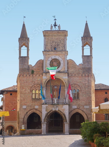 Das Rathaus von Pordenone / Friaul-Julisch Venetien / Italien photo