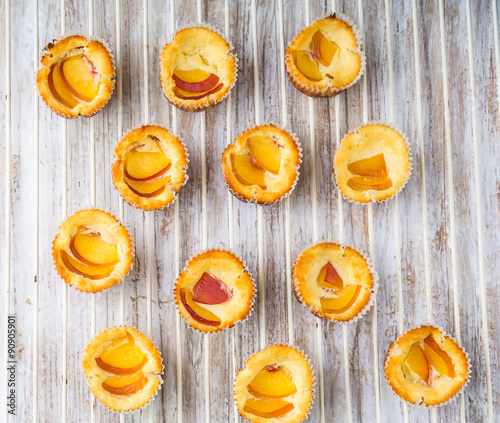 Cheesecake mini with peaches on a cooling rack