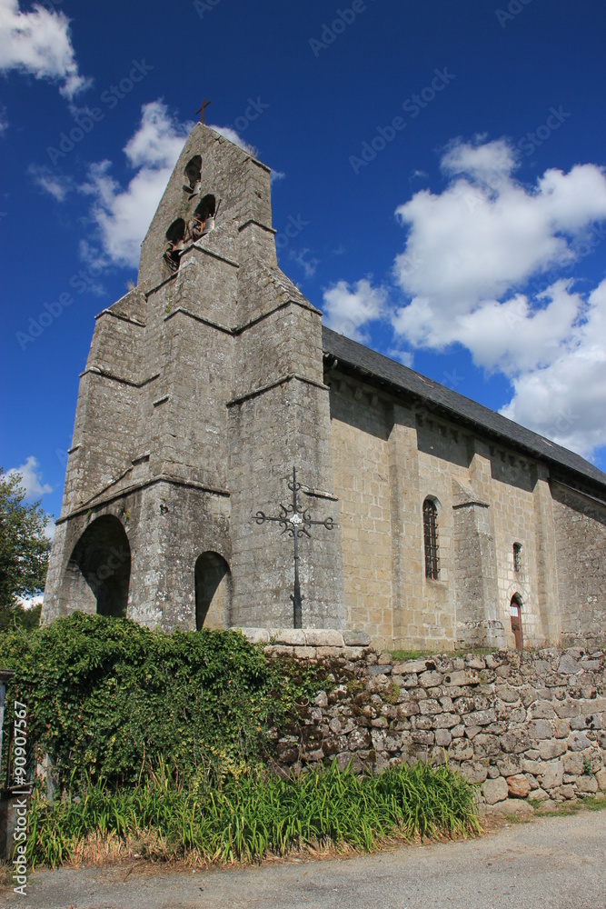 Eglise de Saint-Julien-prés-Bort.(Corrèze)