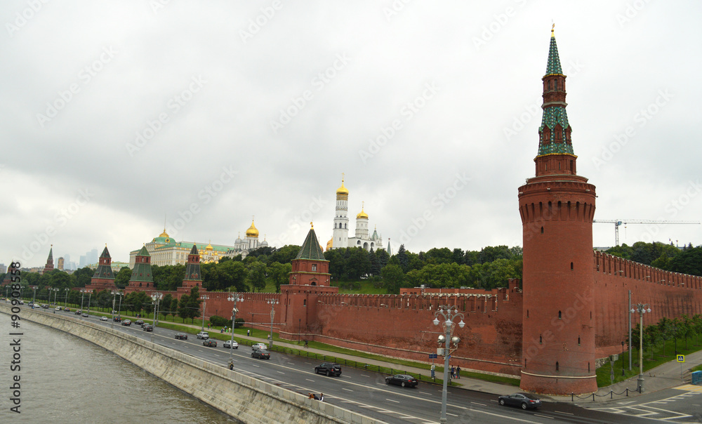 Fototapeta premium View of the Moscow river and the Moscow Kremlin, Russia