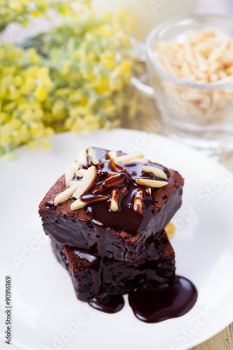 Obraz na płótnie Chocolate brownies with almond and hot chocolate w salonie