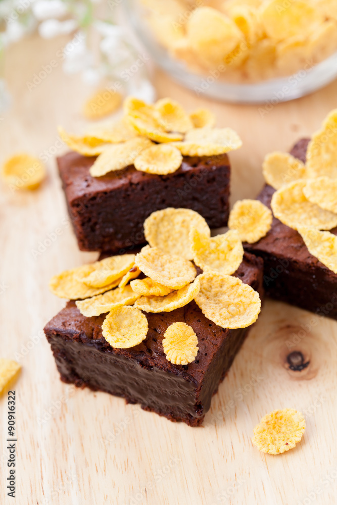 Chocolate brownies with corn flakes