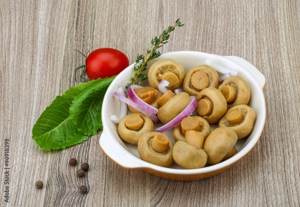 Pickled champignon Pickled champignon