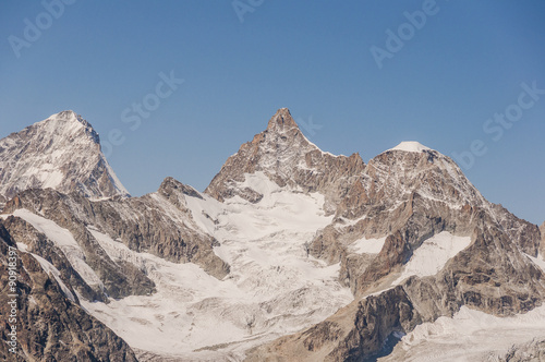 Zermatt, Dorf, Bergdorf, Alpen, Walliser Alpen, Schweizer Berge, Alpenpanorama, Ober Gabelhorn, Wellenkuppe, Gletscher, Gletschereis, Wallis, Sommer, Schweiz © bill_17