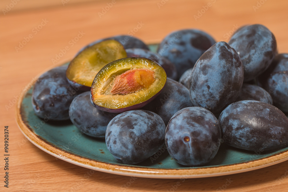 Fototapeta premium Fresh plums on a plate