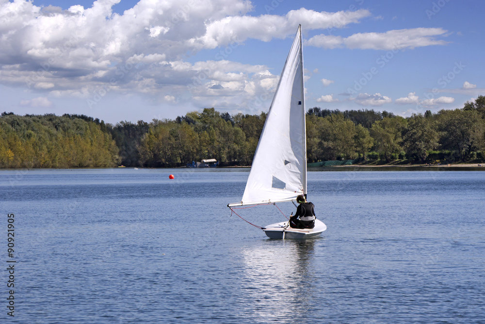 Fototapeta premium Small white boat Sailing on the lake