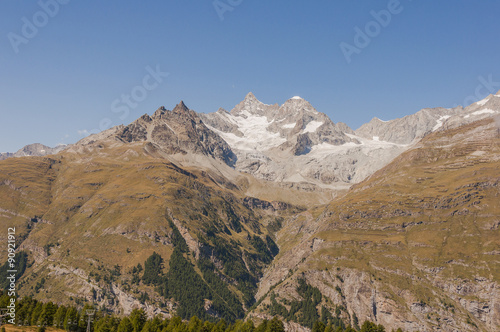 Zermatt, Dorf, Bergdorf, Alpen, Walliser Alpen, Schweizer Berge, Ober Gabelhorn, Wellenkuppe, Schlucht, Gletscher, Gletschereis, alpin, Bergkette, Wallis, Sommer, Schweiz