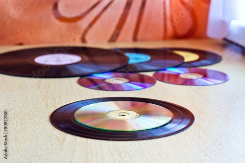 CD and vinyl record discs