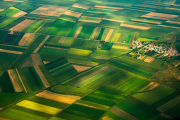 Fototapete Luftbild Luftbild Siedlungen und Felder  © YARphotographer