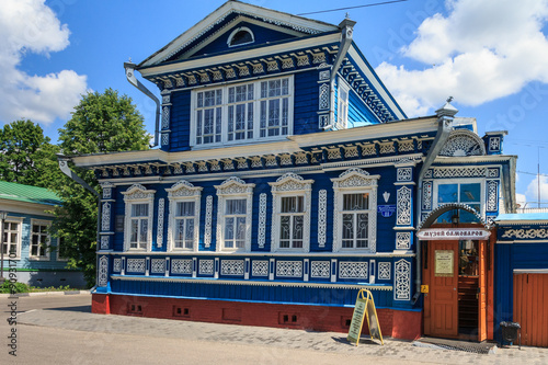 Дом с наличниками