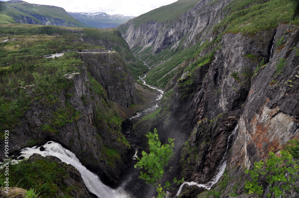 Norwegian nature / There are mountains plunging into the sea from hundreds of metres, fjords, tall mountain peaks, northern lights and midnight sun. Norwegian nature / There are mountains plunging into the sea from hundreds of metres, fjords, tall mountain peaks, northern lights and midnight sun.