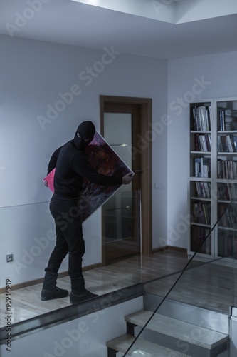 Εκτύπωση καμβά Robber stealing picture