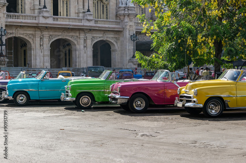 Cuban coloured taxis in Old Havana © Roberto Lusso