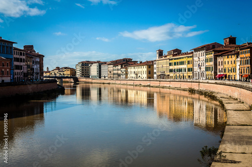 Pisa - Wundersch  ner Blick von der Ponte di Mezzo auf den Arno