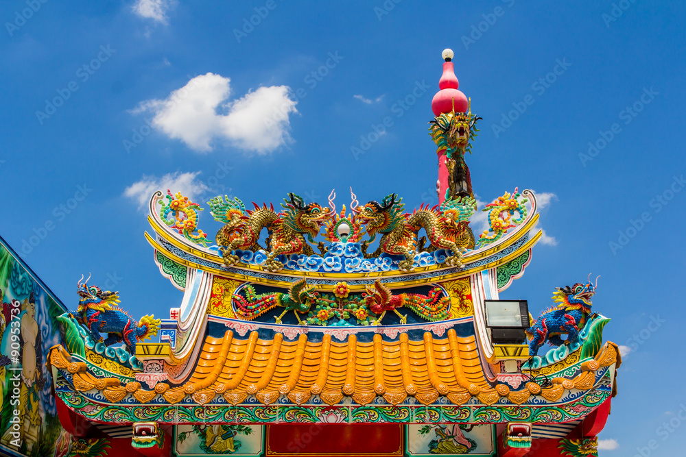 Fototapeta premium Chinese dragon with blue sky
