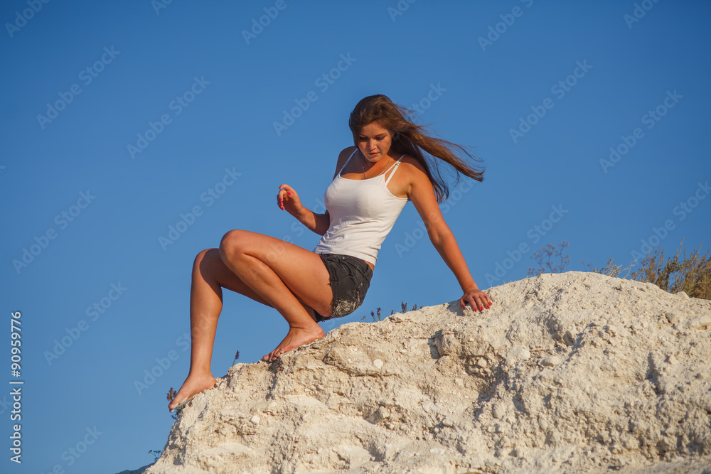 woman blonde woman descends from the high mountains boitsya phob