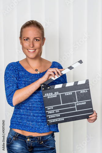 Frau mit Filmklappe photo