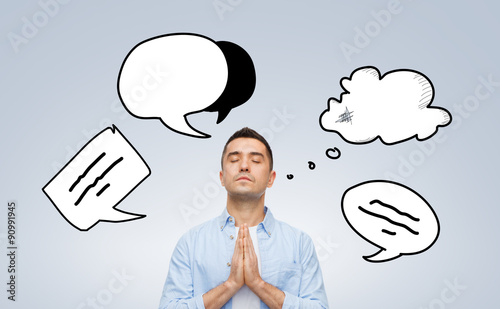 Konstfotografi man praying to god with text bubble doodles
