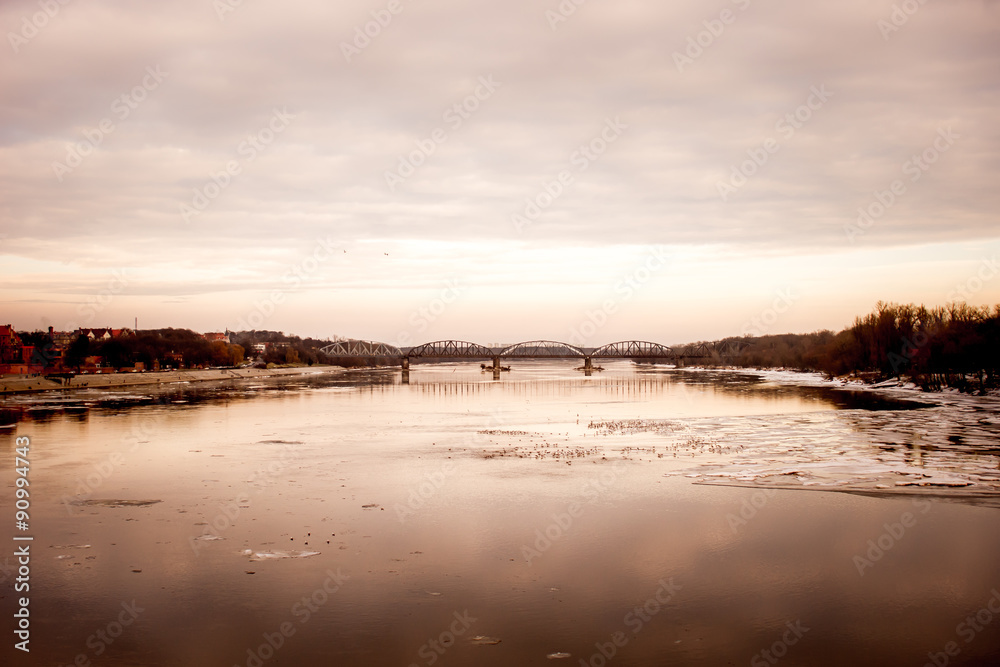 widok na most z rzeki Wisła - obrazy, fototapety, plakaty 