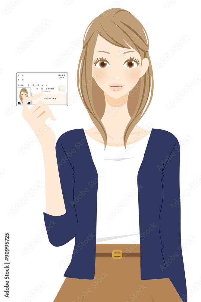 マイナンバーカードを見せる女性 笑顔 マイナンバーカードを見せる女性 笑顔