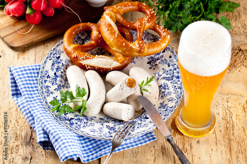 Oktoberfest weißwurste mit breze und bier photo