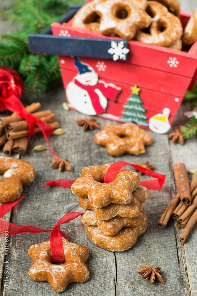 Fototapeta premium Honey cakes with spices on a wooden background. Christmas compos