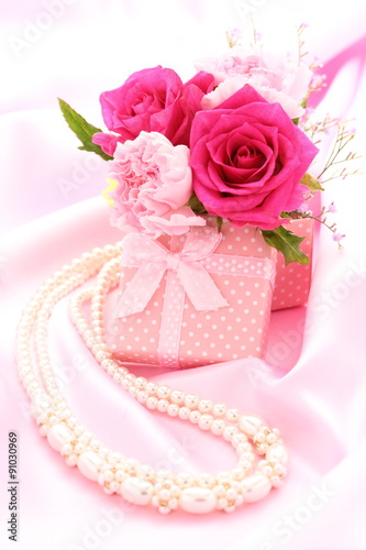 花束とネックレス © hanabiyori